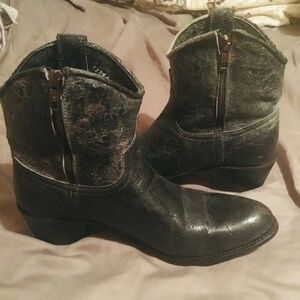 Frye Black Distressed Leather Zip Ankle Boot Size 9